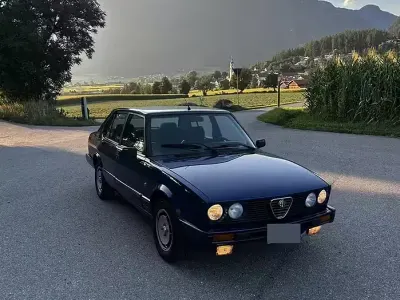 Usata Alfa Romeo Alfetta Quadrifoglio 130 CV (95 kW) 1983 Blu Berlina