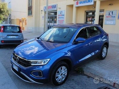 Usata VW T-Roc Life 110 CV (80 kW) 2022 Blu SUV