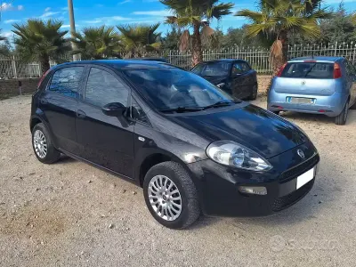 Usata Fiat Punto Lounge 77 CV (56 kW) 2016 Nero Utilitaria