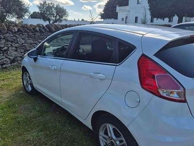 Usata Ford Fiesta Titanium 92 CV (67 kW) 2014 Bianco Utilitaria