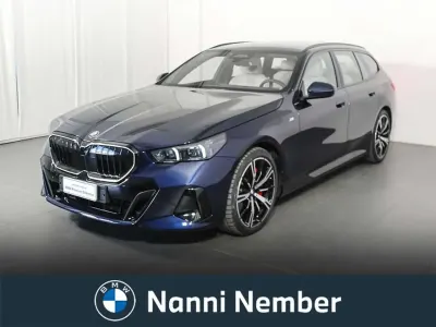 Usata BMW 540 M Sport 303 CV (222 kW) 2025 Tanzanite blue metallizzato Station wagon