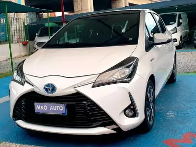 Usata Toyota Yaris Hybrid Style 73 CV (53 kW) 2018 Bianco Berlina