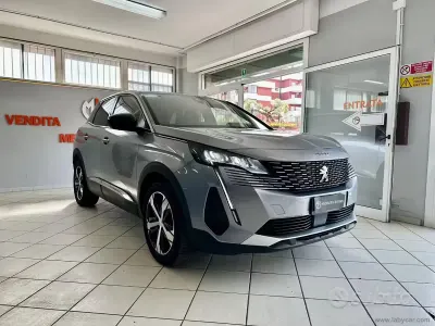 Usata Peugeot 3008 Allure 131 CV (96 kW) 2023 Argento SUV
