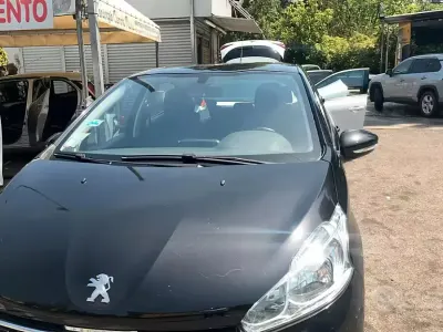 Usata Peugeot 208 68 CV (50 kW) 2012 Nero Utilitaria
