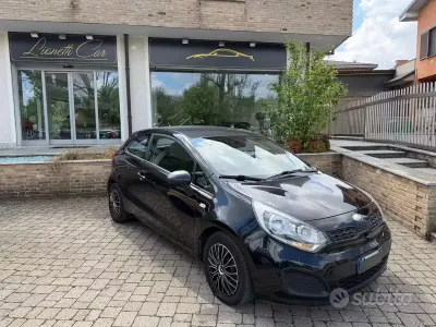 Käytetty Kia Rio 86 HP (63 kW) 2012 Musta Sedan