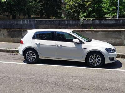 Używany VW Golf VII LOUNGE 110 KM (80 kW) 2016 Biały Sedan/Limuzyna
