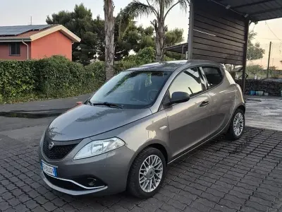 Usata Lancia Ypsilon S 69 CV (50 kW) 2019 Grigio Utilitaria