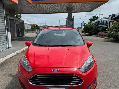 Usata Ford Fiesta 80 CV (58 kW) 2016 Rosso Utilitaria
