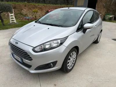 Usata Ford Fiesta Titanium 75 CV (55 kW) 2013 Grigio Berlina