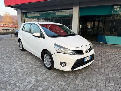 Usata Toyota Verso 111 CV (81 kW) 2016 Bianco Monovolume