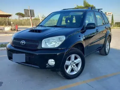 Usata Toyota RAV4 116 CV (85 kW) 2004 Nero SUV