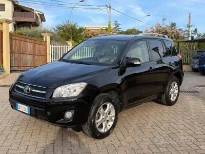 Second-hand Toyota RAV4 Luxury 150 CP (110 kW) 2010 Negru SUV