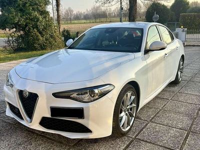 Usata Alfa Romeo Giulia Super 160 CV (117 kW) 2018 Bianco Berlina