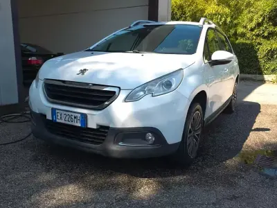 Usata Peugeot 2008 Allure 82 CV (60 kW) 2014 Bianco SUV