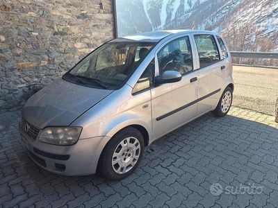 Käytetty Fiat Idea 95 HP (69 kW) 2010 Harmaa Tila-auto