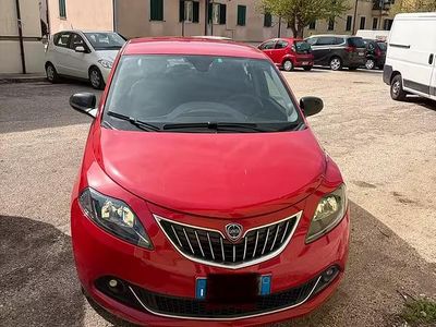 Begagnad Lancia Ypsilon 69 HK (50 kW) 2024 Röd Halvkombi