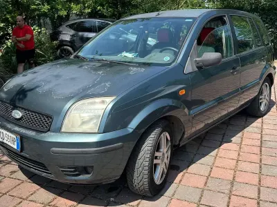 Usata Ford Fusion Zetec 68 CV (50 kW) 2003 Verde Utilitaria