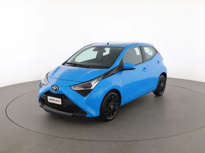 Usata Toyota Aygo X-play 72 CV (52 kW) 2020 Blu Utilitaria