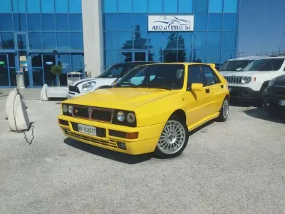 Usata Lancia Delta 211 CV (155 kW) 1994 Giallo Utilitaria