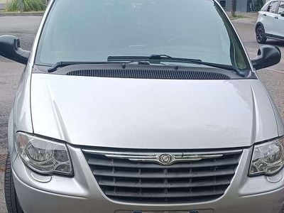 Usata Chrysler Voyager 150 CV (110 kW) 2004 Argento Monovolume