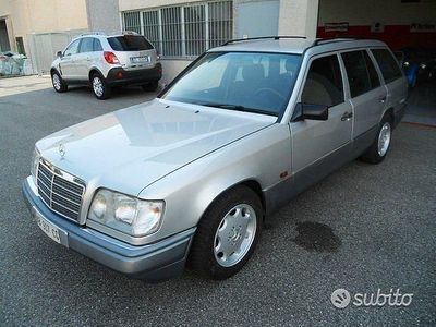 Usata Mercedes E200 136 CV (100 kW) 1994 Grigio Station wagon