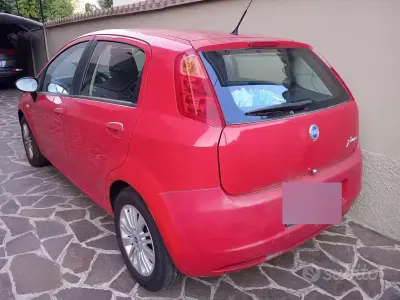 Usata Fiat Grande Punto 65 CV (47 kW) 2007 Rosso Utilitaria