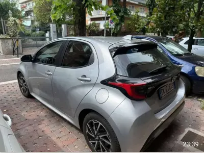 Usata Toyota Yaris Hybrid Trend 92 CV (67 kW) 2022 Argento Berlina