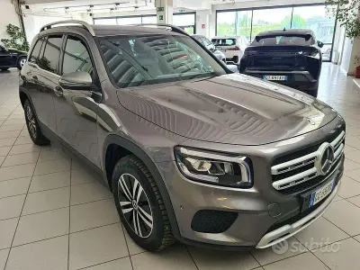 Usata Mercedes GLB180 Business 116 CV (85 kW) 2021 Grigio SUV