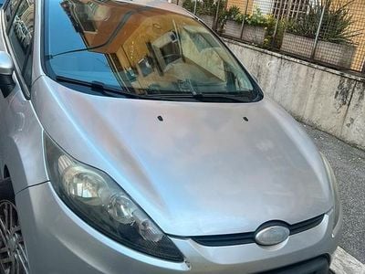 Begagnad Ford Fiesta 97 HK (71 kW) 2009 Grå Halvkombi