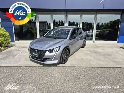 Usata Peugeot 208 GT 101 CV (74 kW) 2023 Grigio Utilitaria
