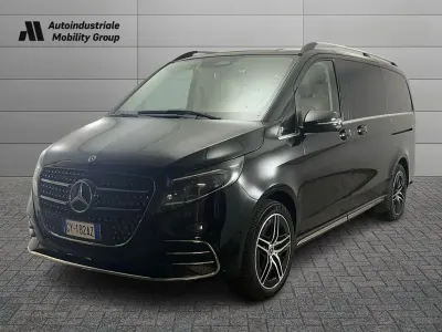 Usata Mercedes 300 Avantgarde 237 CV (174 kW) 2025 Nero Monovolume