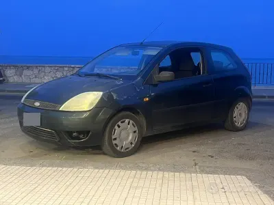 Usata Ford Fiesta 75 CV (55 kW) 2004 Verde Utilitaria