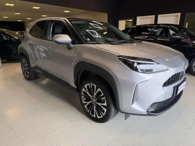 Usata Toyota Yaris Cross Lounge 92 CV (67 kW) 2021 Argento SUV