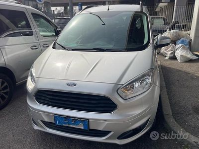 Usata Ford Tourneo Courier 75 CV (55 kW) 2017 Grigio Monovolume