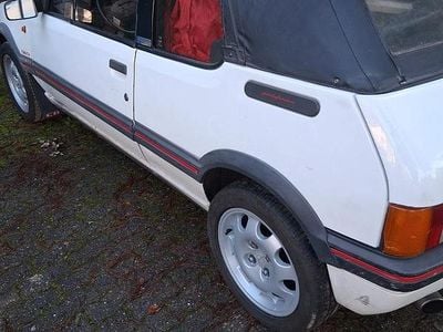 Usata Peugeot 205 115 CV (84 kW) 1987 Bianco Cabrio