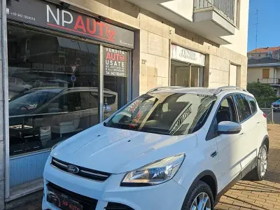 Usata Ford Kuga 150 CV (110 kW) 2016 Bianco SUV