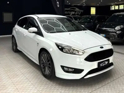 Usata Ford Focus ST-Line 120 CV (88 kW) 2016 Bianco Berlina