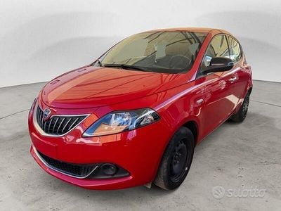 Usata Lancia Ypsilon Silver 69 CV (50 kW) 2022 Rosso Utilitaria