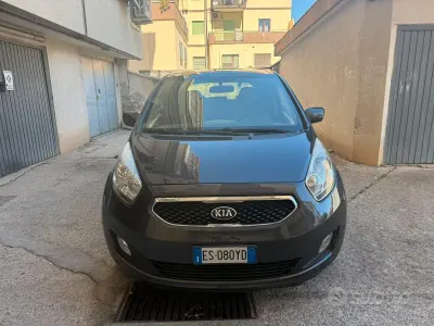 Usata Kia Venga 90 CV (66 kW) 2013 Grigio Utilitaria