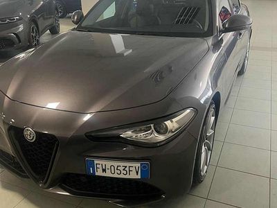 Usata Alfa Romeo Giulia Executive 160 CV (117 kW) 2019 Grigio pastello Berlina