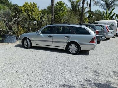 Usata Mercedes C250 Classic 150 CV (110 kW) 2000 Argento Station wagon