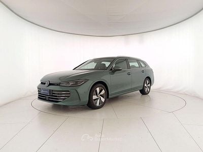 Usata VW Passat Business 150 CV (110 kW) 2024 Verde Station wagon