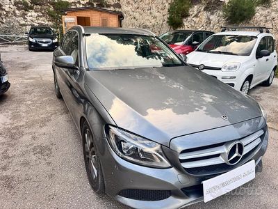 Usata Mercedes C200 Executive 136 CV (100 kW) 2018 Verde Station wagon