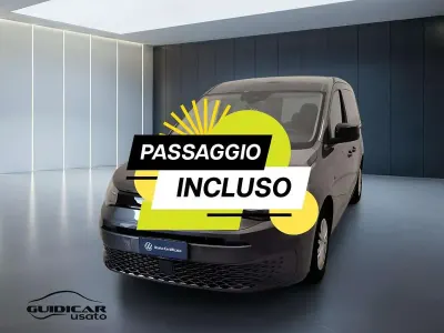 Usata VW Caddy Life 102 CV (75 kW) 2022 Grigio Monovolume