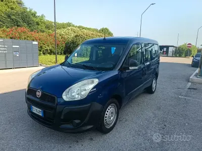 Usata Fiat Doblò 120 CV (88 kW) 2013 Blu Monovolume