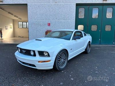 Usata Ford Mustang GT 305 CV (224 kW) 2008 Bianco Coupé