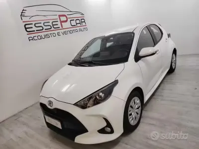 Usata Toyota Yaris Business Edition 72 CV (52 kW) 2023 Bianco Utilitaria