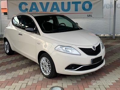 Usata Lancia Ypsilon Gold 69 CV (50 kW) 2016 Bianco Utilitaria