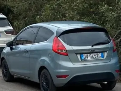 Usata Ford Fiesta 82 CV (60 kW) 2009 Verde Berlina