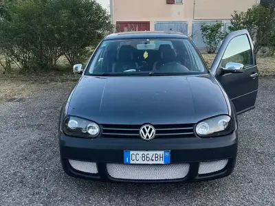 Usata VW Golf IV 105 CV (77 kW) 2002 Berlina